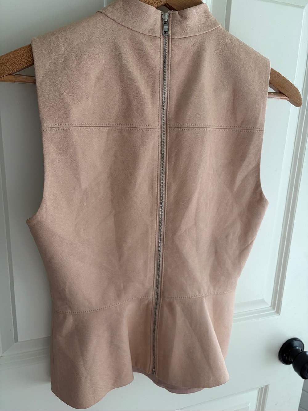 BCBGMaxAzria Sleeveless Mock-Neck Faux Leather in Blush size 2. Fully lined. - Picture 7 of 13
